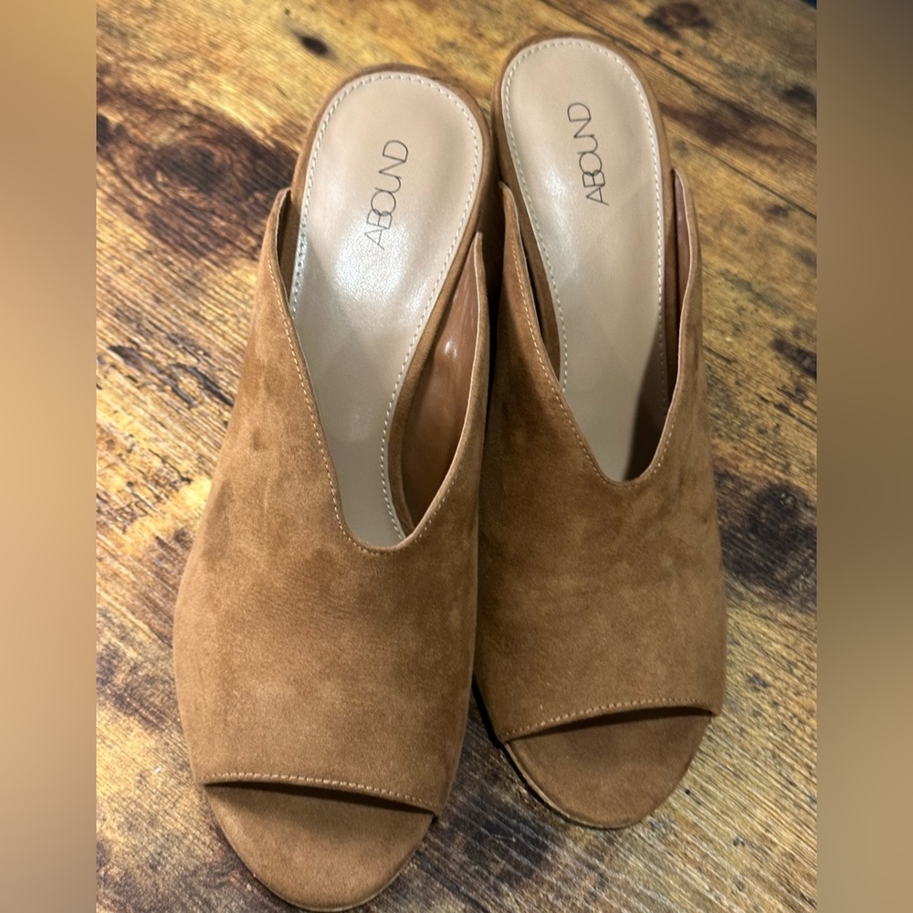 ABOUND HEELS! Size 10 - Picture 5 of 7